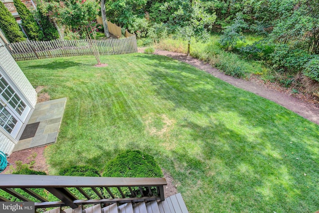 613 Jacob Ct SW, Leesburg, VA 20175 - view of yard featuring fence