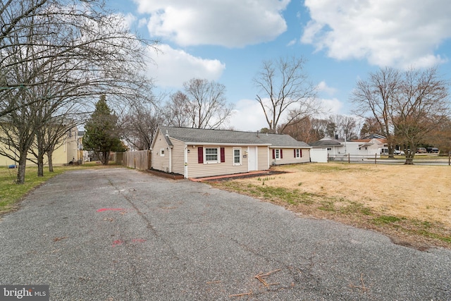 1110 Bradley Rd, Pasadena, MD 21122 - view of front facade with a front yard, fence, and driveway