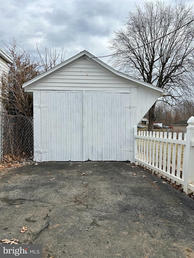 detached garage with fence