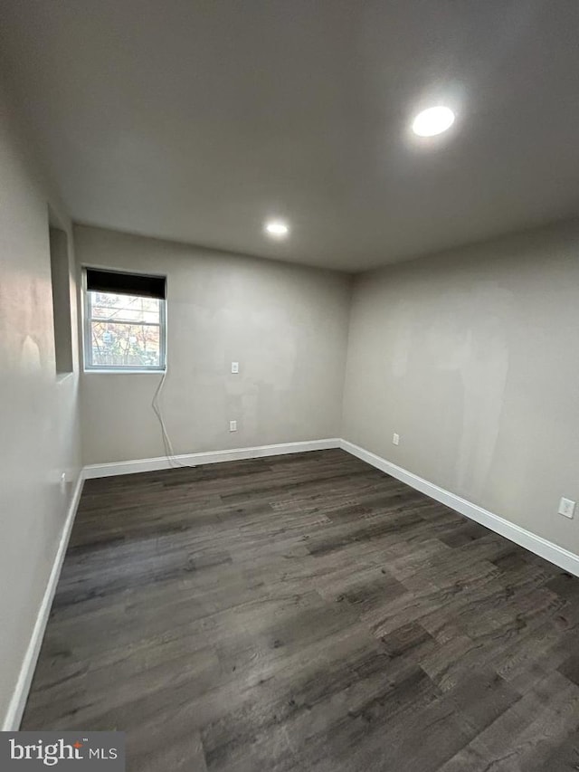 unfurnished room featuring recessed lighting, baseboards, and dark wood-style floors