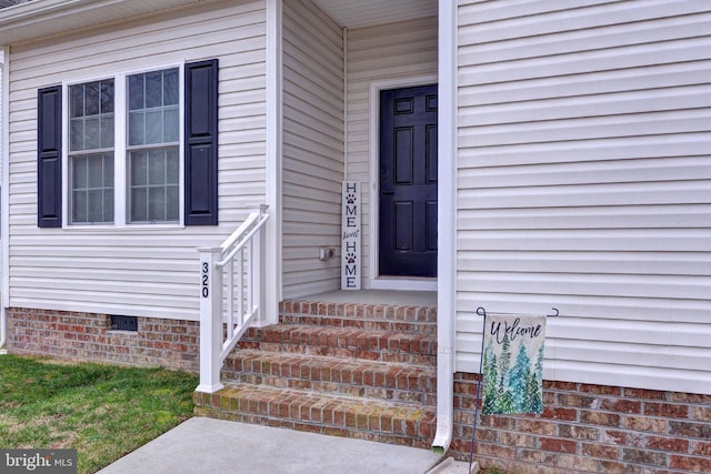 property entrance with crawl space and covered porch