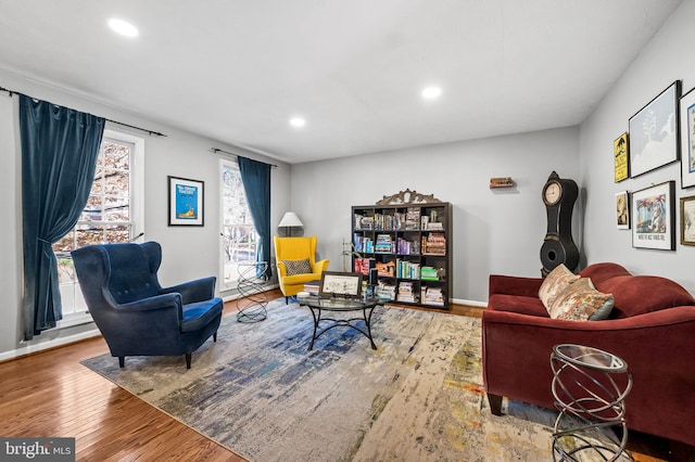 living area featuring recessed lighting, baseboards, and wood finished floors