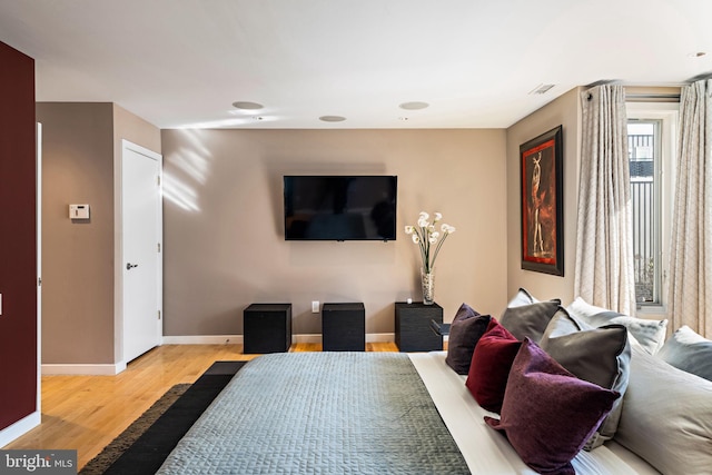 living area featuring light wood-style flooring and baseboards