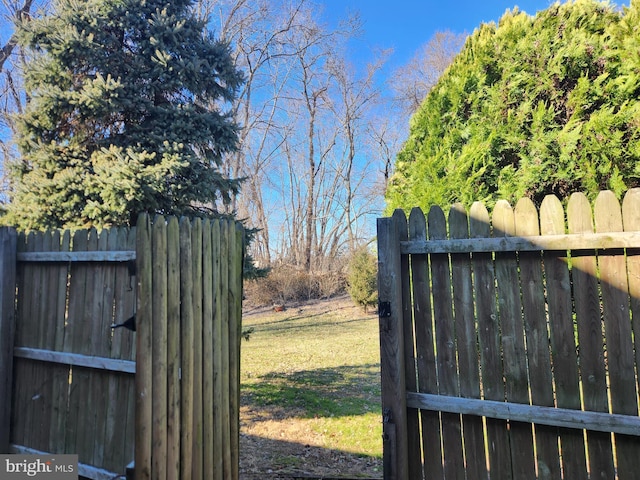 view of yard featuring a gate and fence