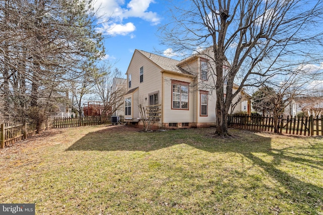 view of side of home featuring a fenced backyard, roof with shingles, cooling unit, and a yard