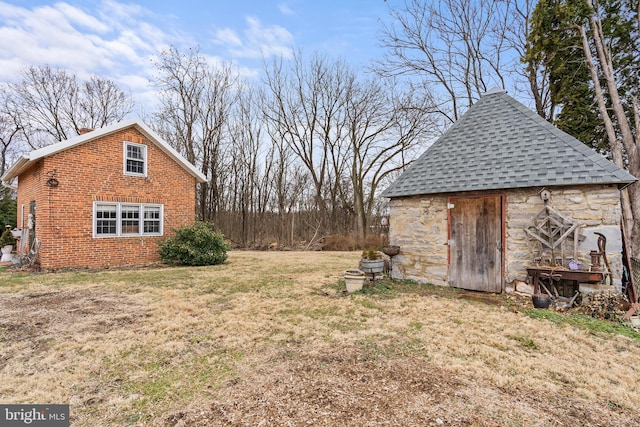 view of yard with an outdoor structure and a shed