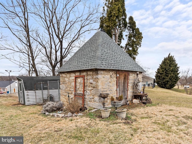 view of outbuilding featuring an outbuilding