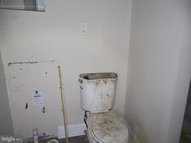 bathroom featuring toilet