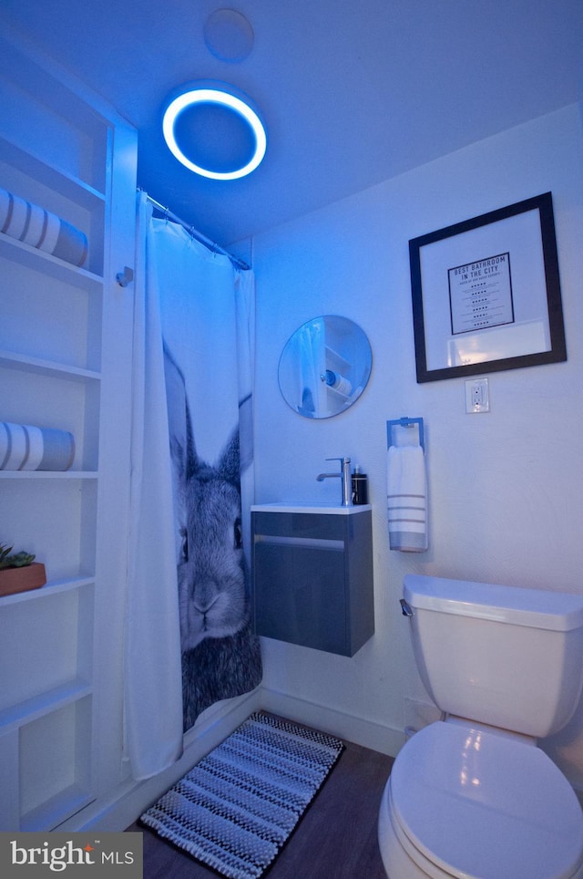 136 W Lytle Ave, State College, PA 16801 - full bathroom with toilet, wood finished floors, built in features, a shower with curtain, and baseboards
