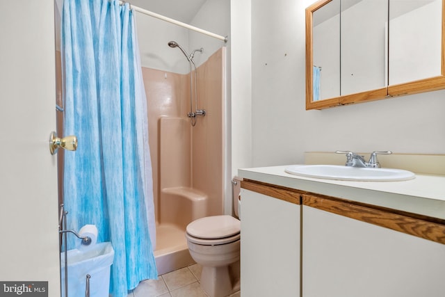 full bathroom featuring tile patterned flooring, toilet, vanity, and a shower with shower curtain