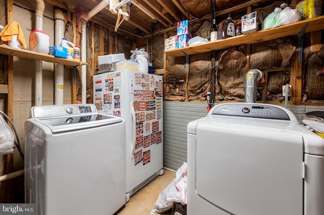 washroom featuring washing machine and dryer and laundry area