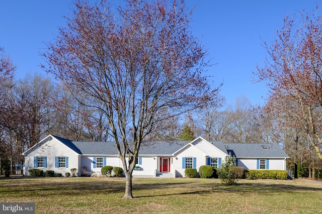 ranch-style house featuring a front lawn