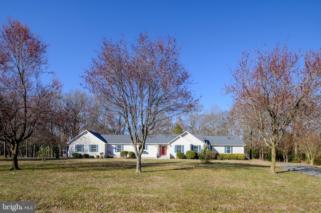 single story home featuring a front yard