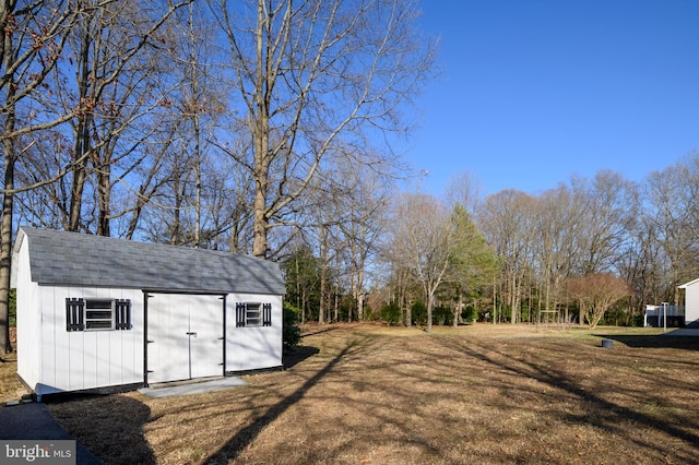 view of yard with an outdoor structure and a storage unit