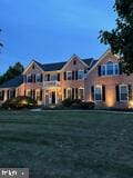 view of front facade with a front yard