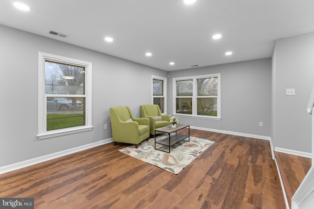 living area with recessed lighting, plenty of natural light, and wood finished floors