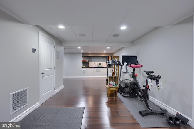 workout room with recessed lighting, visible vents, baseboards, and dark wood-type flooring