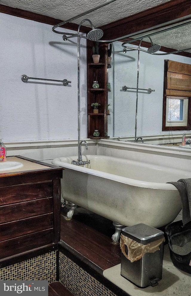 full bathroom featuring a sink and a bathtub