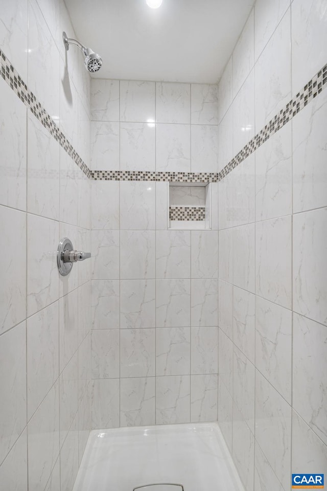 full bath featuring tiled shower