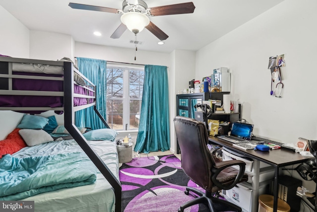 bedroom featuring carpet floors, recessed lighting, visible vents, and a ceiling fan