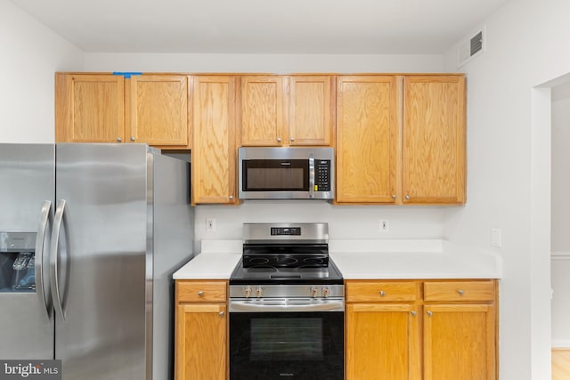 6185 Newton Ln, Bealeton, VA 22712 - kitchen featuring stainless steel appliances and light countertops