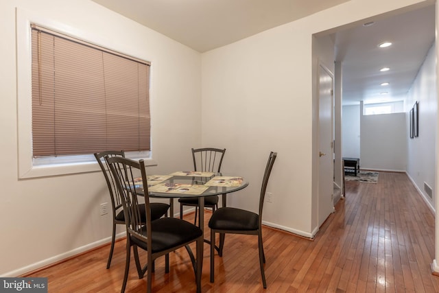 dining area with visible vents, recessed lighting, hardwood / wood-style flooring, and baseboards