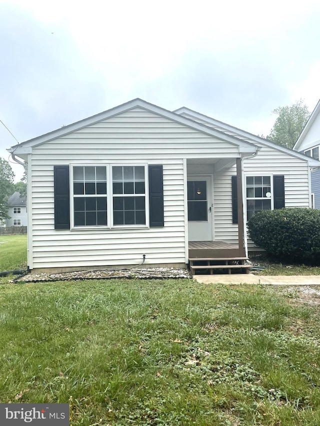 view of front of house with a front yard