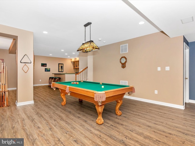 playroom featuring light wood-type flooring, visible vents, baseboards, and recessed lighting