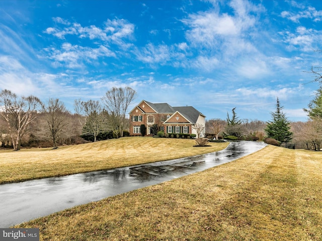 view of front of home featuring a front lawn