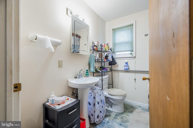 bathroom featuring a sink and toilet