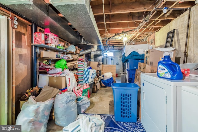 storage room with washer and dryer