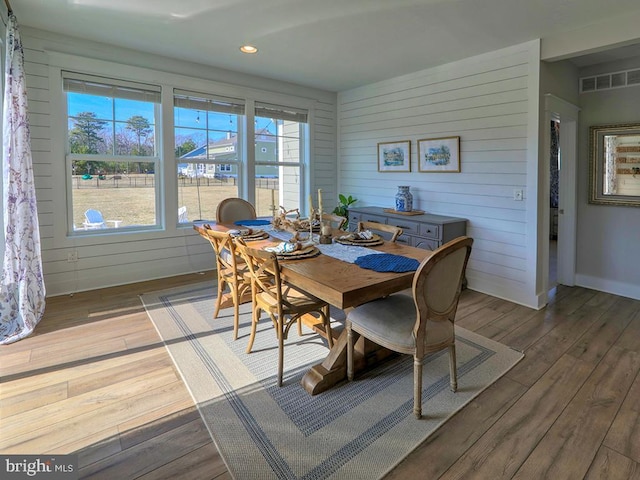 dining area featuring baseboards, light wood finished floors, visible vents, and recessed lighting