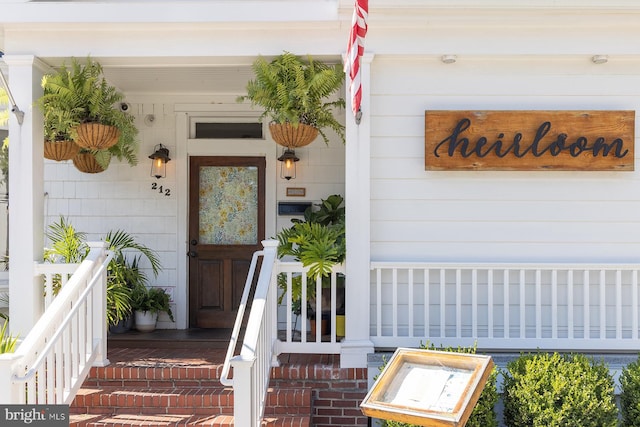 entrance to property featuring covered porch