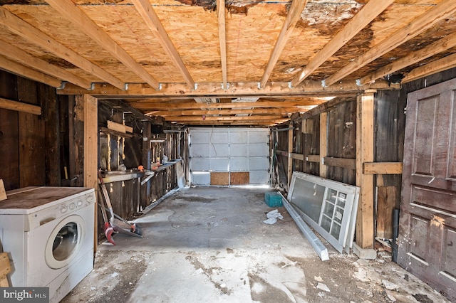 garage with washer / dryer