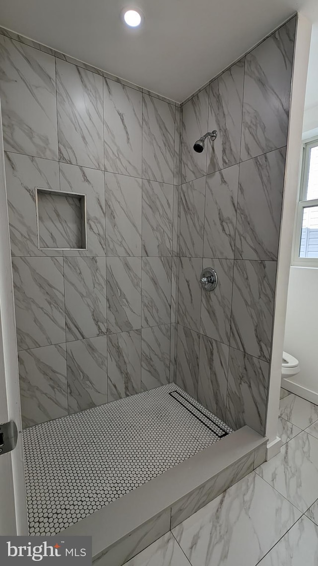 full bathroom featuring recessed lighting, marble finish floor, a tile shower, and toilet