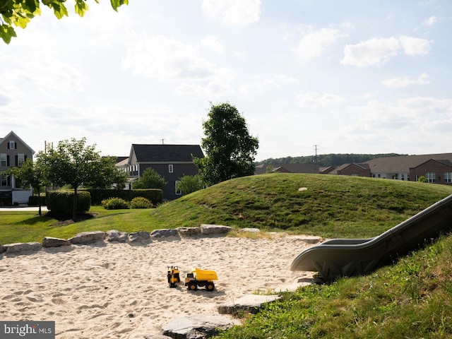 view of yard featuring a residential view