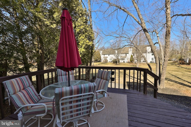 deck with outdoor dining space