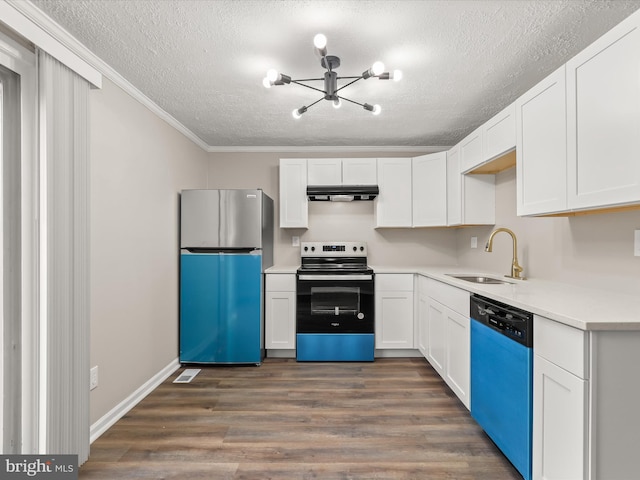 kitchen featuring electric range, freestanding refrigerator, a sink, under cabinet range hood, and dishwashing machine