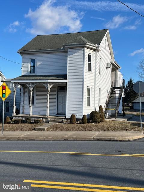 view of front of home featuring covered porch