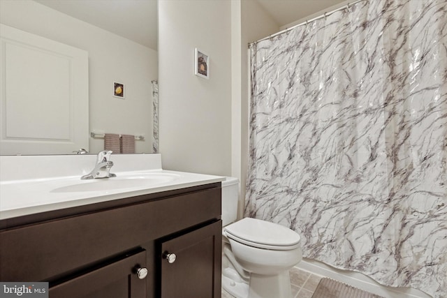 full bath featuring curtained shower, vanity, and toilet