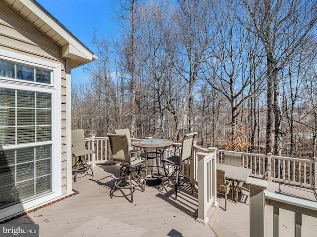 deck with outdoor dining area