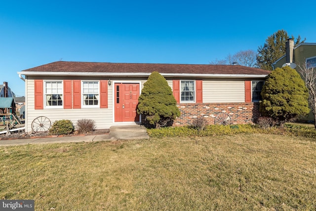 ranch-style house featuring brick siding and a front lawn