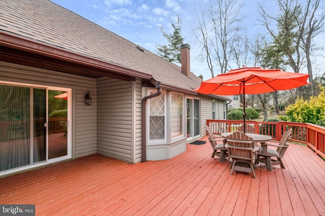 deck featuring outdoor dining space