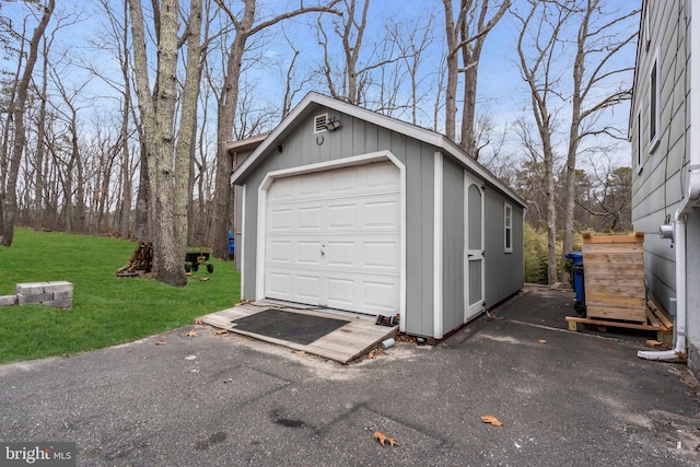 detached garage featuring aphalt driveway