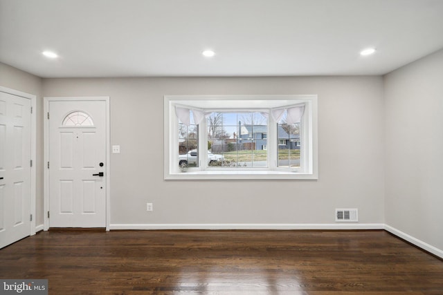 foyer entrance featuring dark wood-style floors, visible vents, recessed lighting, and baseboards