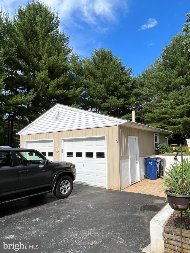 view of detached garage