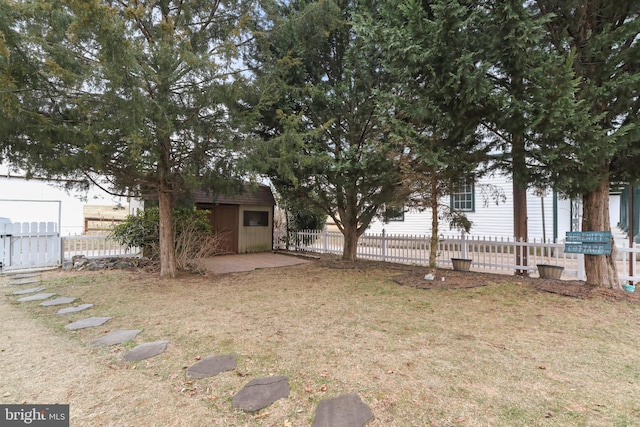 view of yard with fence and an outbuilding