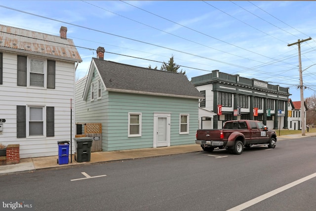 view of front of home featuring a shingled roof