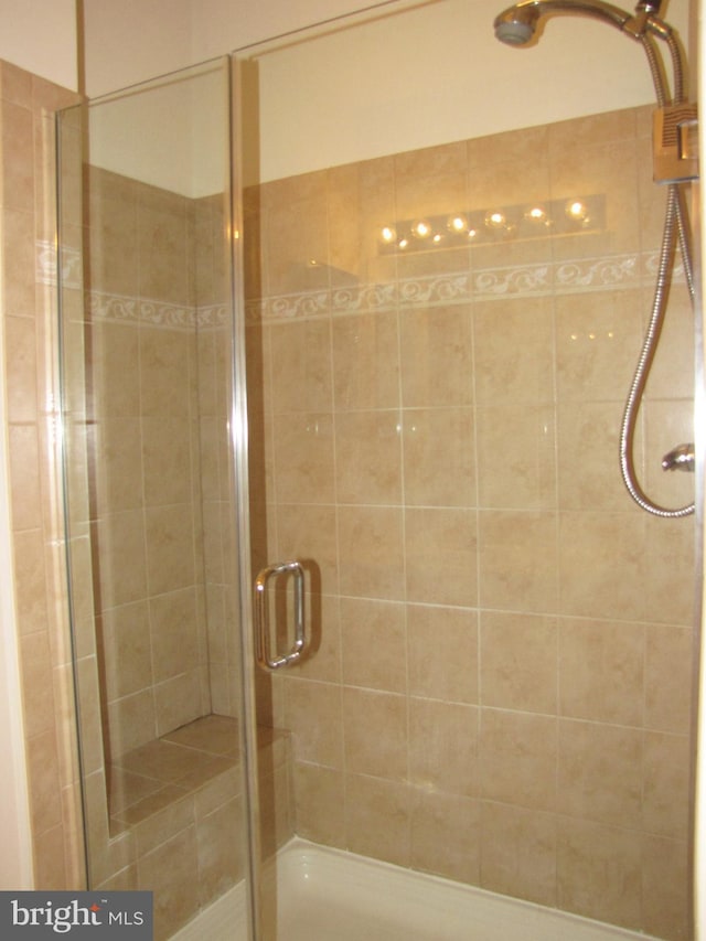 full bathroom featuring a shower stall