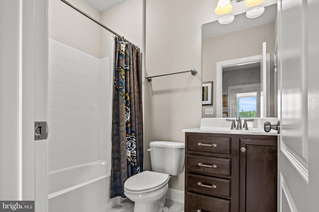 full bathroom with toilet, vanity, and shower / bath combo